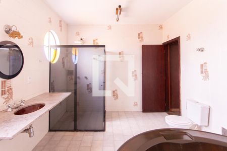 Casa à venda com 360m², 3 quartos e 3 vagasBanheiro da Suíte 2