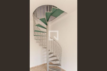 Casa à venda com 360m², 3 quartos e 3 vagasEscada