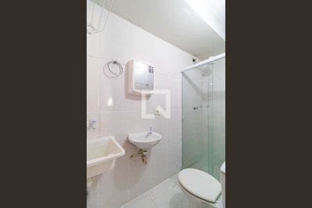 Studio - Banheiro de kitnet/studio para alugar com 0 quarto, 9m² em Jardim Esmeralda, São Paulo