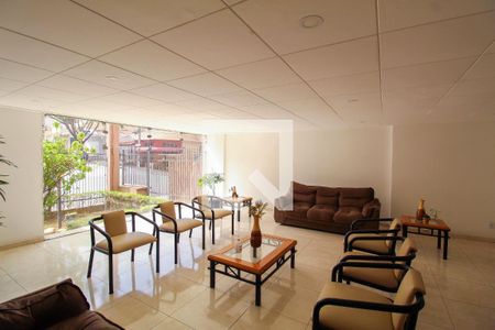 Apartamento à venda com 58m², 2 quartos e sem vaga Apartamento à venda com 58m², 2 quartos e sem vagaHall