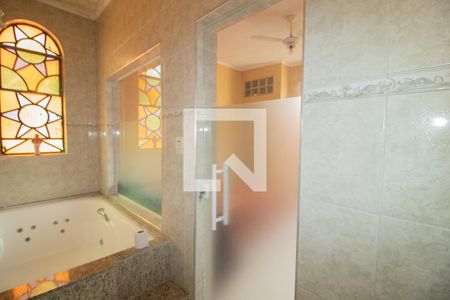 Casa à venda com 300m², 4 quartos e 6 vagasBanheiro da Suíte 3