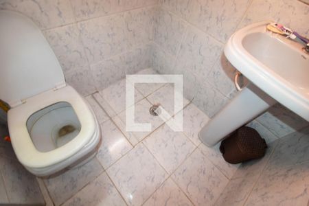 Casa à venda com 300m², 4 quartos e 6 vagasBanheiro da Suíte 2