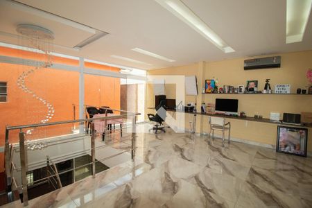 Casa à venda com 300m², 4 quartos e 6 vagasQuarto Casa 2