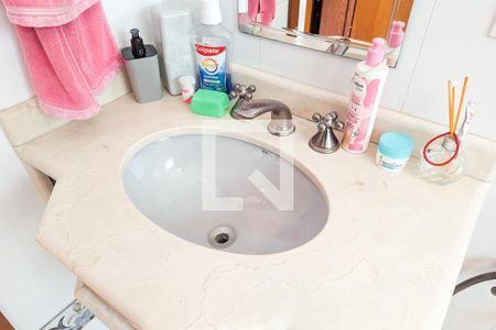 Casa à venda com 347m², 4 quartos e 4 vagasBanheiro da suíte 2