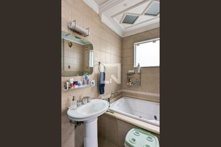 Casa à venda com 347m², 4 quartos e 4 vagasBanheiro da suíte 1