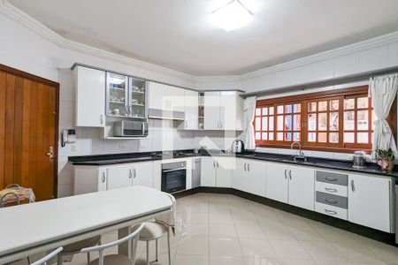 Casa à venda com 347m², 4 quartos e 4 vagasCozinha