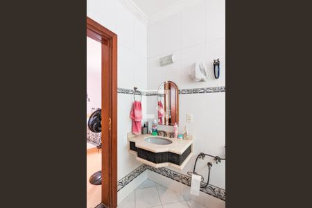 Casa à venda com 347m², 4 quartos e 4 vagasBanheiro da suíte 2