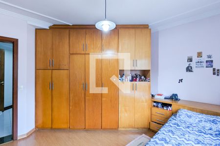 Casa à venda com 347m², 4 quartos e 4 vagasQuarto da suíte 2