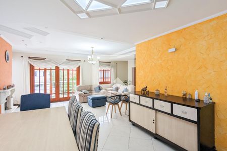 Casa à venda com 347m², 4 quartos e 4 vagasSala