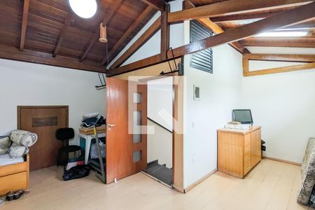 Casa à venda com 347m², 4 quartos e 4 vagasSótão