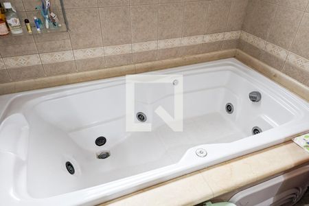 Casa à venda com 347m², 4 quartos e 4 vagasBanheiro da suíte 1