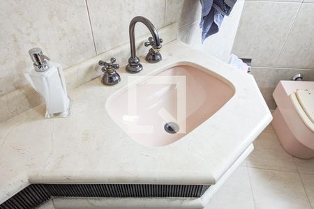 Casa à venda com 347m², 4 quartos e 4 vagasBanheiro