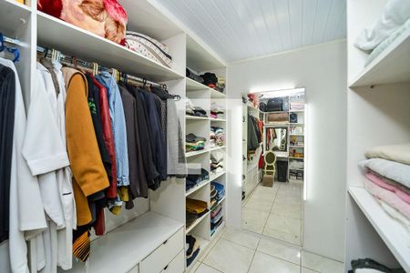 Casa à venda com 280m², 2 quartos e 2 vagasCloset da suíte