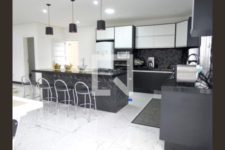 Casa à venda com 280m², 4 quartos e 10 vagasCozinha