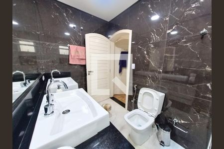 Casa à venda com 280m², 4 quartos e 10 vagasBanheiro Quarto 1