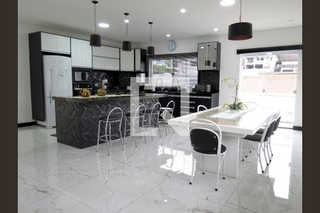 Casa à venda com 280m², 4 quartos e 10 vagasCozinha