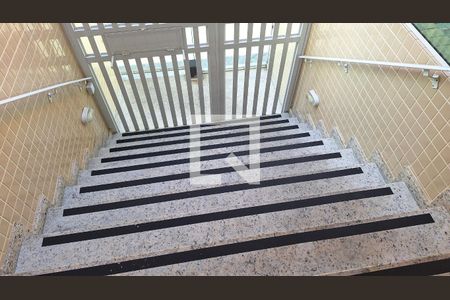 Apartamento para alugar com 80m², 2 quartos e 1 vagaEscada