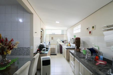 Casa à venda com 180m², 3 quartos e 5 vagasCasa 2 - Cozinha