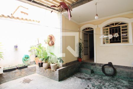 Casa à venda com 180m², 3 quartos e 5 vagasCasa 2 - Garagem