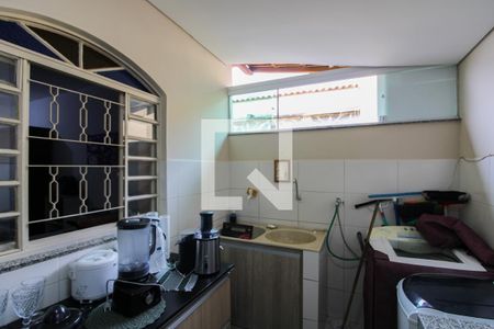 Casa à venda com 180m², 3 quartos e 5 vagasCasa 2 - Área de Serviço