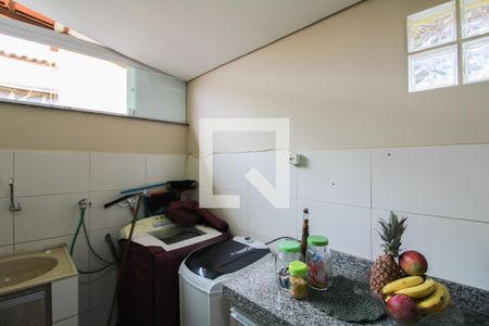Casa à venda com 180m², 3 quartos e 5 vagasCasa 2 - Área de Serviço