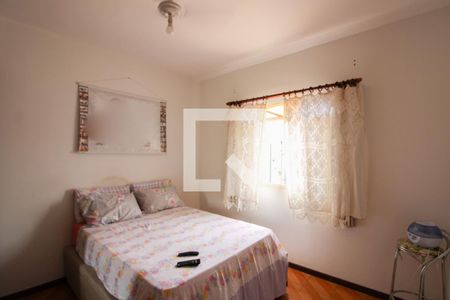 Casa à venda com 180m², 3 quartos e 5 vagasCasa 2 - Quarto 1