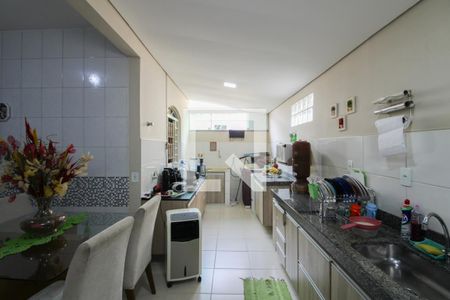 Casa à venda com 180m², 3 quartos e 5 vagasCasa 2 - Cozinha