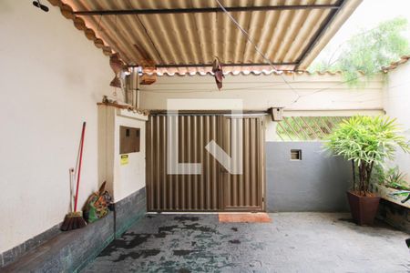 Casa à venda com 180m², 3 quartos e 5 vagasCasa 2 - Garagem