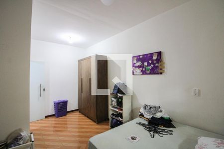 Casa à venda com 180m², 3 quartos e 5 vagasCasa 2 - Quarto 2