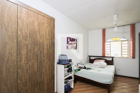 Casa à venda com 180m², 3 quartos e 5 vagasCasa 2 - Quarto 2