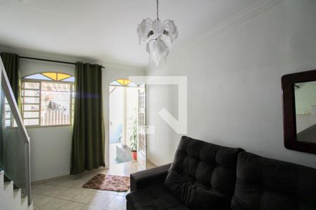 Casa à venda com 180m², 3 quartos e 5 vagasCasa 2 - Sala 1