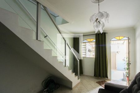 Casa à venda com 180m², 3 quartos e 5 vagasCasa 2 - Sala 1