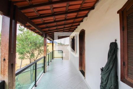 Casa à venda com 180m², 3 quartos e 5 vagasVaranda externa - Casa 1