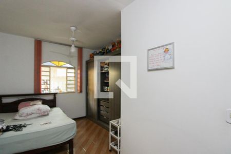 Casa à venda com 180m², 3 quartos e 5 vagasCasa 2 - Quarto 2