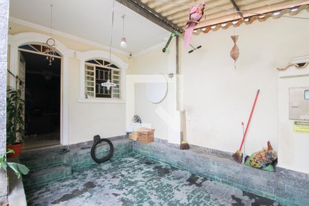 Casa à venda com 180m², 3 quartos e 5 vagasCasa 2 - Garagem