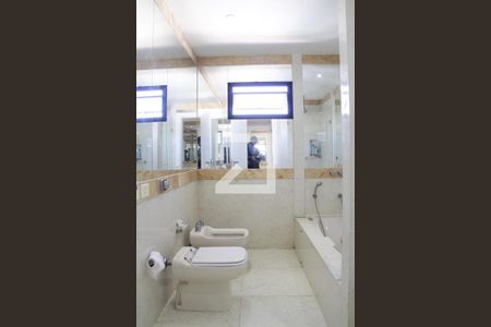 Apartamento à venda com 700m², 6 quartos e 3 vagasBanheiro Quarto 6 suíte