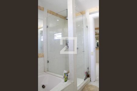 Apartamento à venda com 700m², 6 quartos e 3 vagasBanheiro Quarto 6 suíte