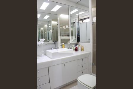 Apartamento à venda com 700m², 6 quartos e 3 vagasBanheiro Quarto 3 suíte