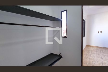 Casa à venda com 259m², 3 quartos e 2 vagasCloset do quarto 2