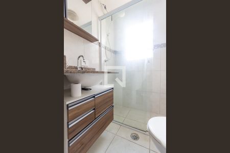 Banheiro de casa para alugar com 1 quarto, 60m² em Vila Continental, São Paulo