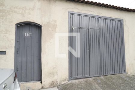 Casa à venda com 250m², 2 quartos e 8 vagasFachada