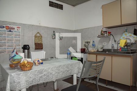 Casa à venda com 262m², 4 quartos e sem vaga Casa à venda com 262m², 4 quartos e sem vagaCasa 2 - Cozinha