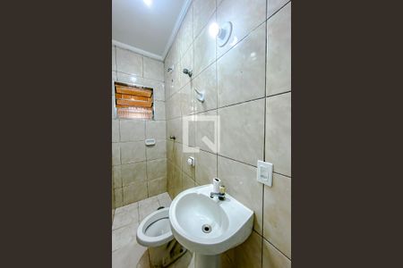 Banheiro de casa de condomínio para alugar com 1 quarto, 40m² em Vila São José, São Paulo