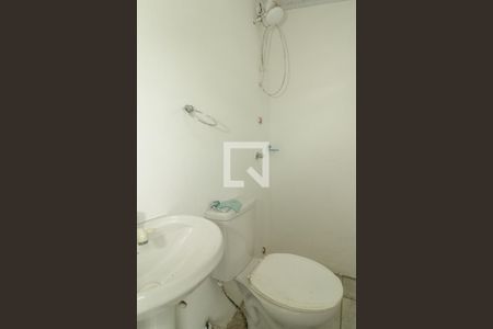 Banheiro 3 fundos de apartamento à venda com 4 quartos, 90m² em Passo da Areia, Porto Alegre