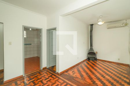 Sala de apartamento à venda com 4 quartos, 90m² em Passo da Areia, Porto Alegre