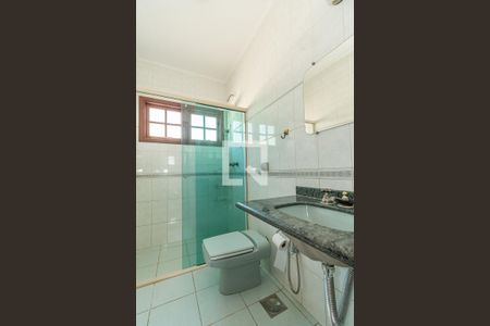 Casa de condomínio à venda com 300m², 4 quartos e 5 vagasBanheiro Social 2