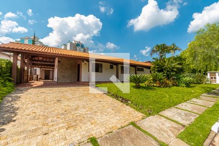 Casa de condomínio à venda com 300m², 4 quartos e 5 vagasFachada 