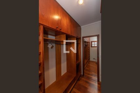 Casa de condomínio à venda com 300m², 4 quartos e 5 vagasCloset da suíte 