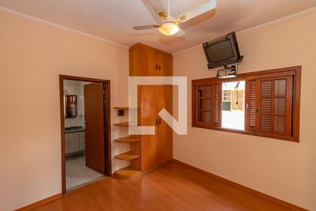 Casa de condomínio à venda com 300m², 4 quartos e 5 vagasSuite Edicula Fundos