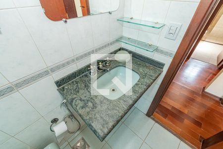 Casa de condomínio à venda com 300m², 4 quartos e 5 vagasDetalhe Banheiro Social 2